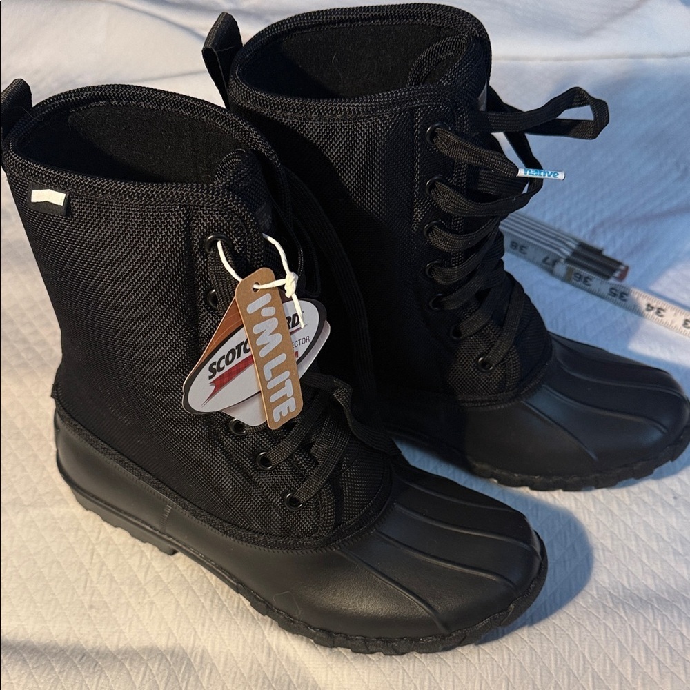 Native Waterproof Insulated Winter Boots Black, Rugged, Warm. Brand New Size 6